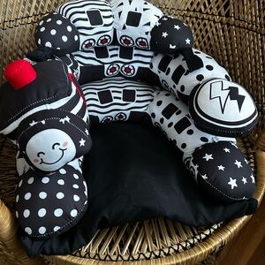 Lovvie & Joy Black & White Star Print Infant Support Pillow Tummy time
